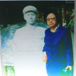 Liu Siqi at Mao Anying's grave, Korea